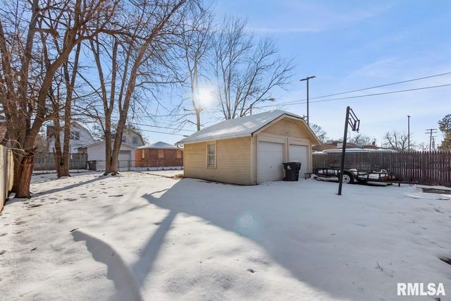 1816 W CALLENDER Avenue, Peoria, IL 61606