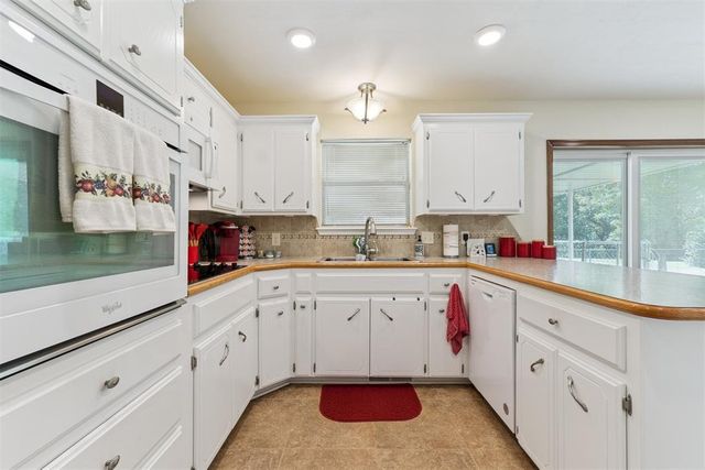 9901 hickory hollow Road, Shawnee, OK 74804