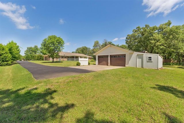 9901 hickory hollow Road, Shawnee, OK 74804