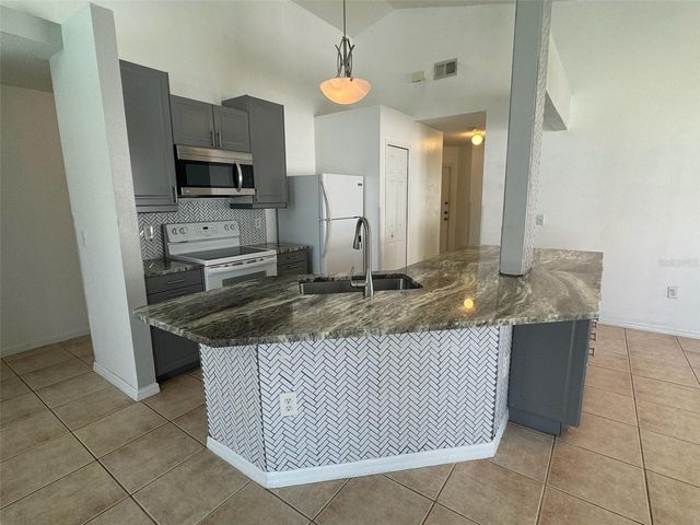 611 CASTERTON CIRCLE, Davenport, FL 33897