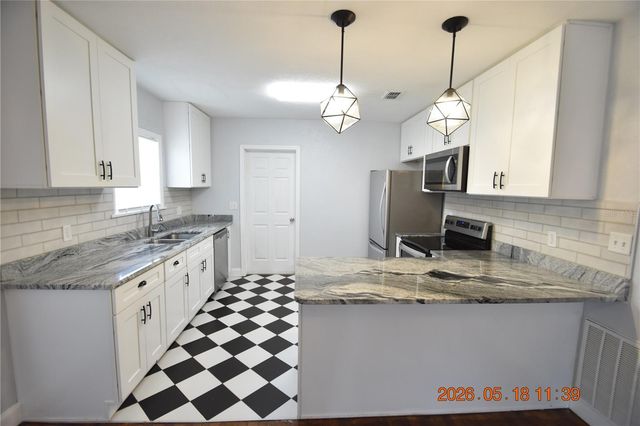 2200 7TH AVENUE N, St Petersburg, FL 33713