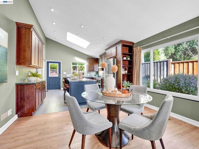 38590 Canyon Heights Dr, Fremont, CA 94536