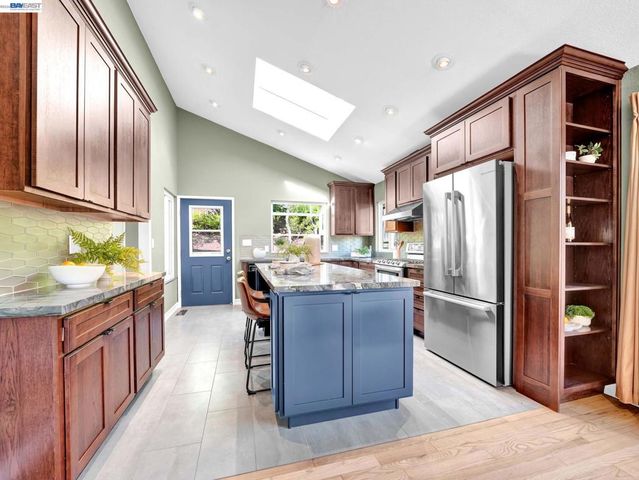 38590 Canyon Heights Dr, Fremont, CA 94536