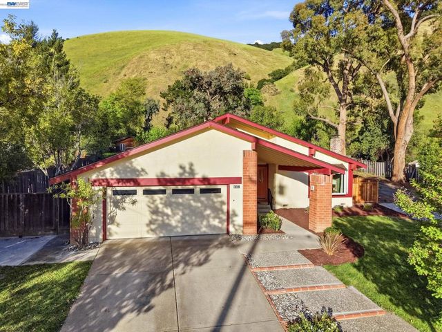 38590 Canyon Heights Dr, Fremont, CA 94536