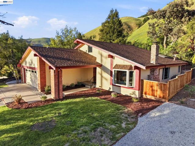 38590 Canyon Heights Dr, Fremont, CA 94536