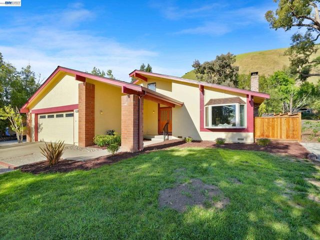 38590 Canyon Heights Dr, Fremont, CA 94536