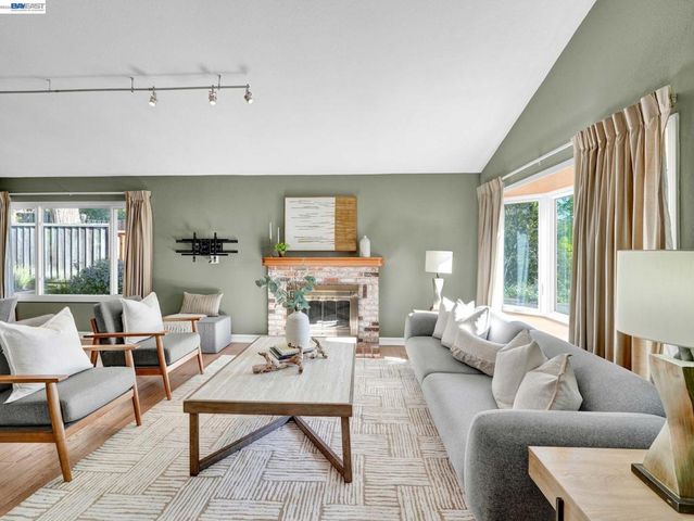 38590 Canyon Heights Dr, Fremont, CA 94536