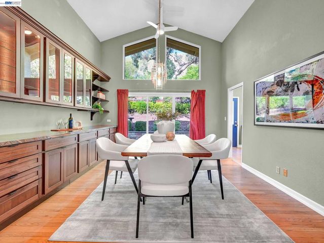 38590 Canyon Heights Dr, Fremont, CA 94536