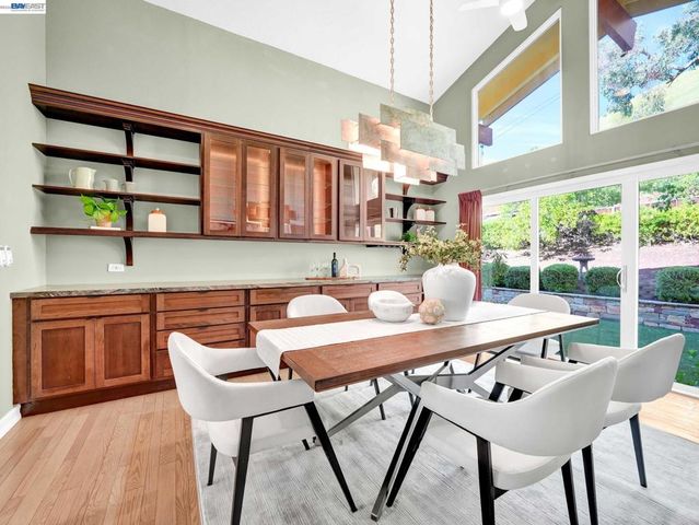 38590 Canyon Heights Dr, Fremont, CA 94536