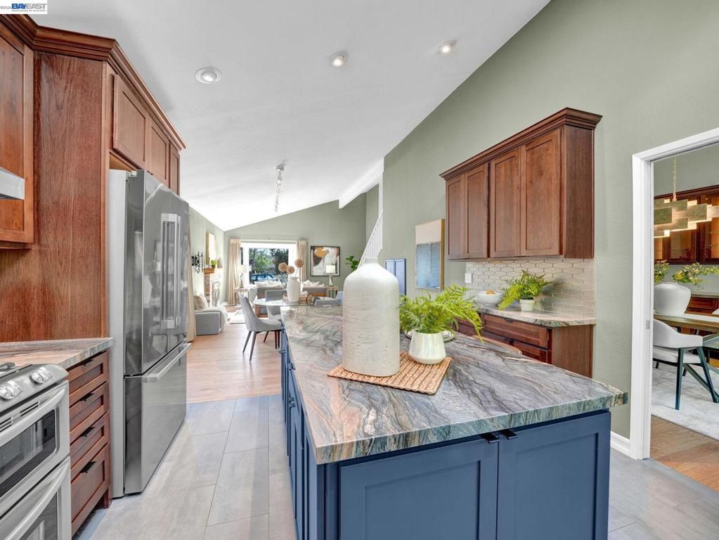 Image 12 of property listing at 38590 Canyon Heights Dr, Fremont, CA 94536