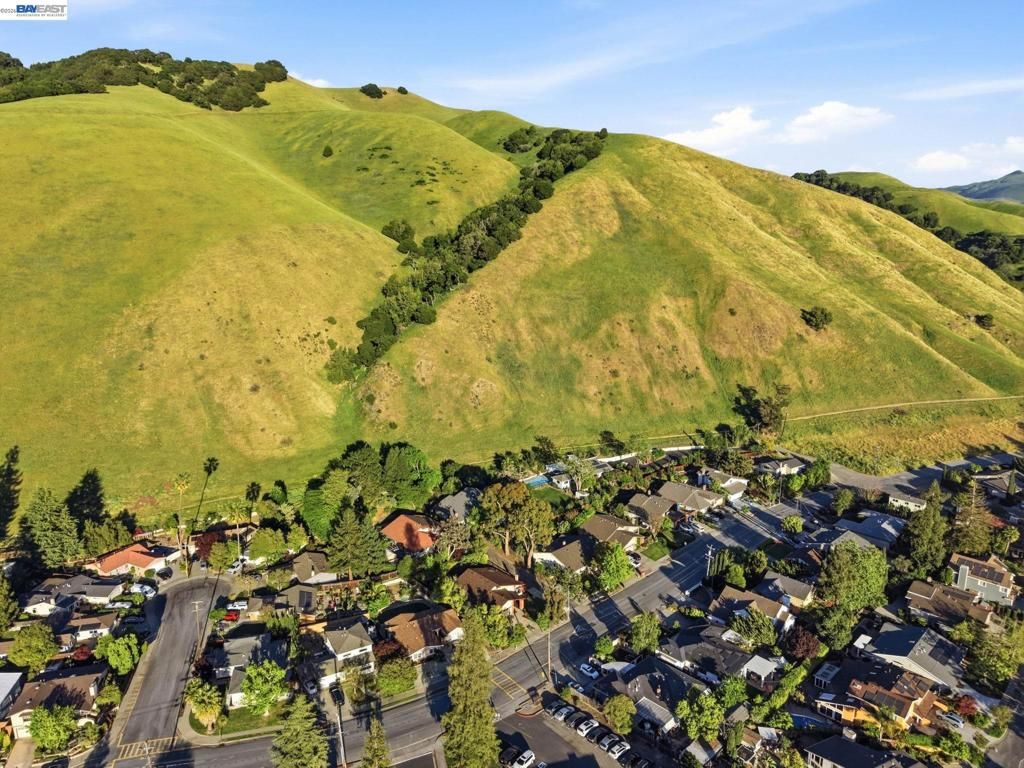 Image 28 of property listing at 38590 Canyon Heights Dr, Fremont, CA 94536