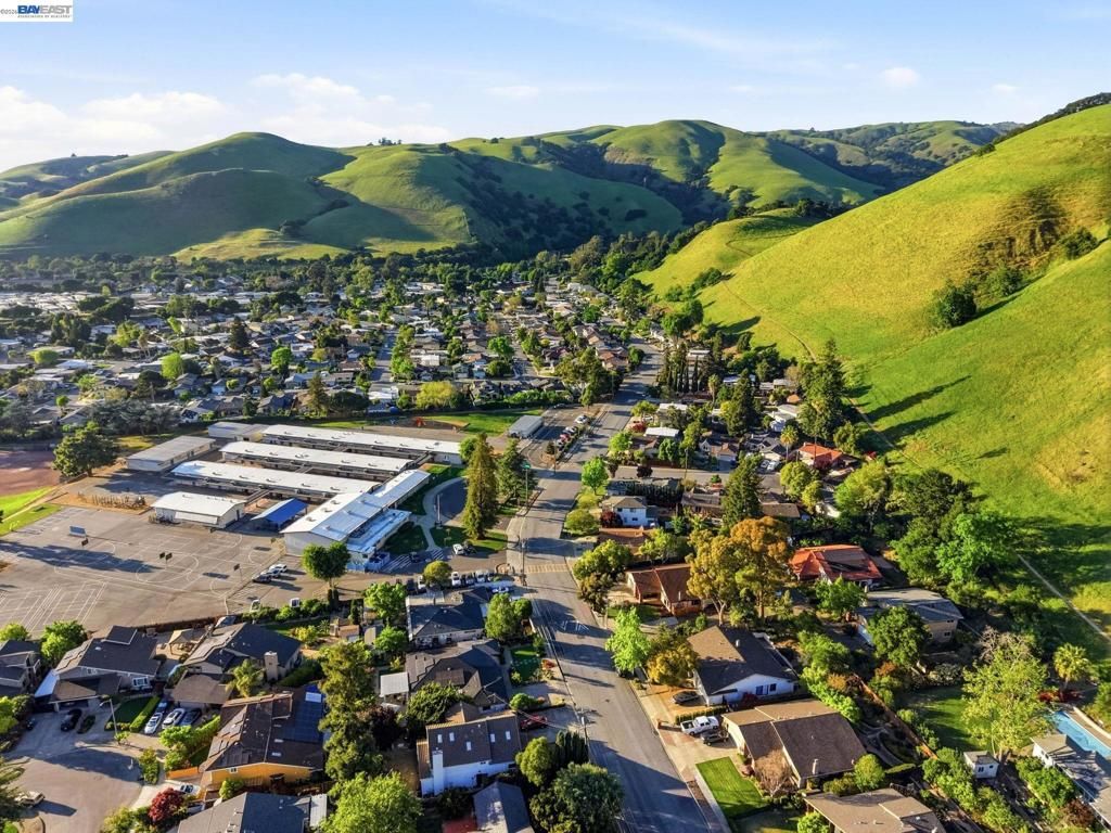 Image 30 of property listing at 38590 Canyon Heights Dr, Fremont, CA 94536