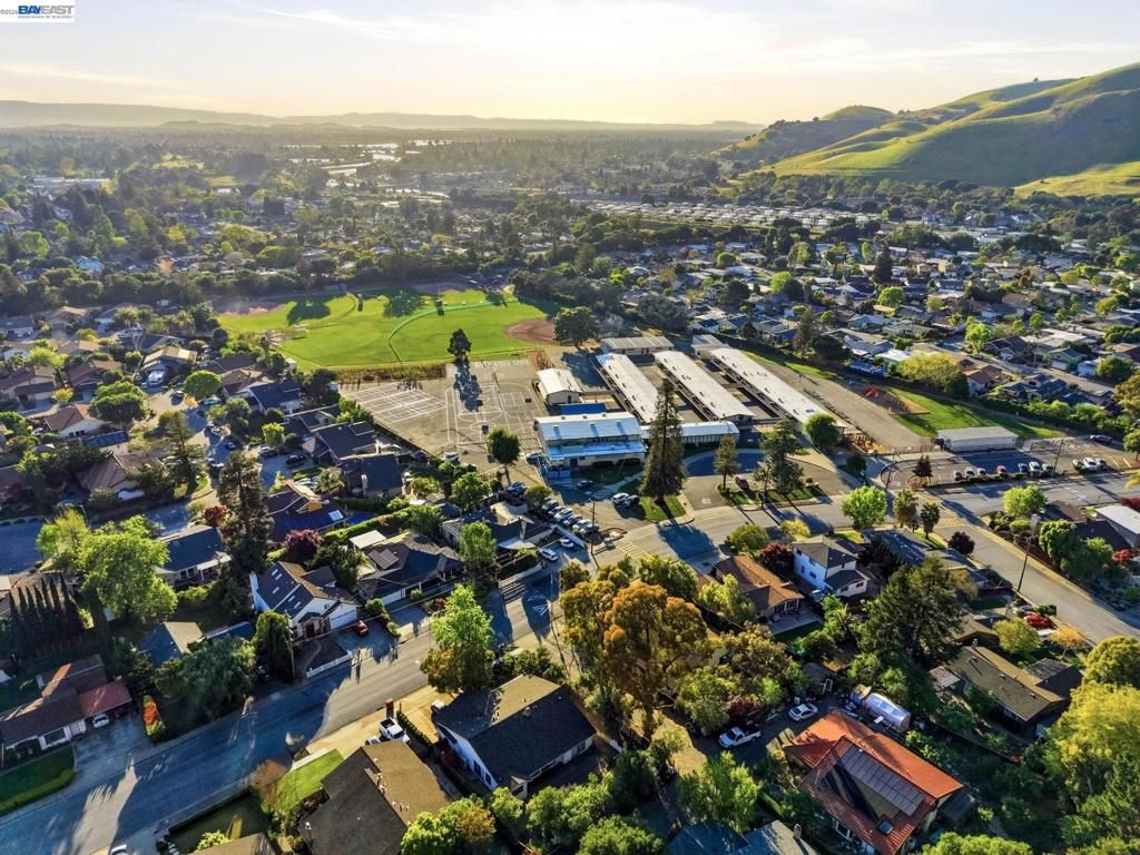 Image 31 of property listing at 38590 Canyon Heights Dr, Fremont, CA 94536