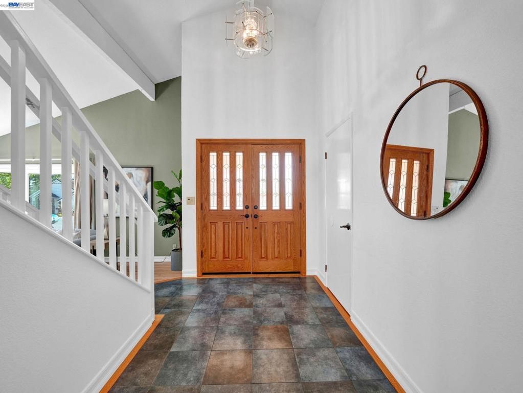 Image 4 of property listing at 38590 Canyon Heights Dr, Fremont, CA 94536