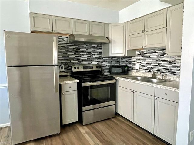 2100 Arctic Ave Apt 14, Virginia Beach, VA 23451