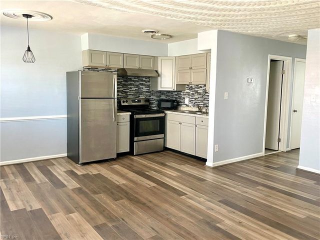 2100 Arctic Ave Apt 14, Virginia Beach, VA 23451