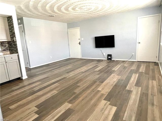 2100 Arctic Ave Apt 14, Virginia Beach, VA 23451