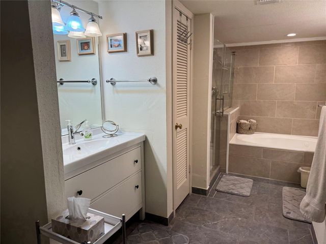 3663 Nasa Parkway 603, Seabrook, TX 77586