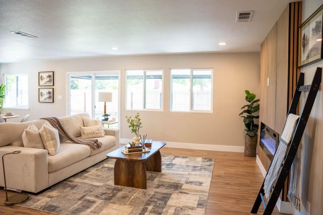 1314 Glenwood Dr, Modesto, CA 95350