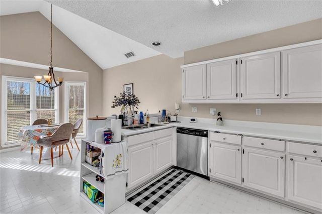 111 Overlook Heights Way, Stockbridge, GA 30281