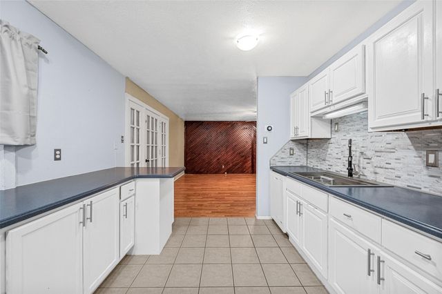 318 Clearwood Drive, Grand Prairie, TX 75052
