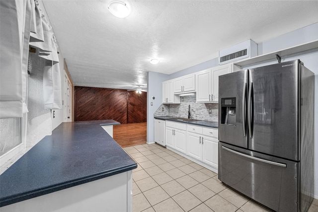 318 Clearwood Drive, Grand Prairie, TX 75052