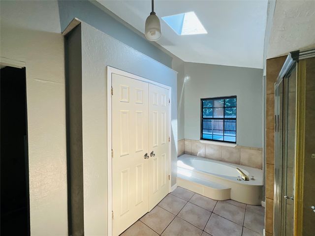 318 Clearwood Drive, Grand Prairie, TX 75052