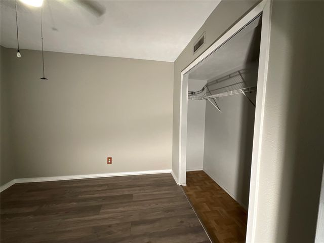 318 Clearwood Drive, Grand Prairie, TX 75052