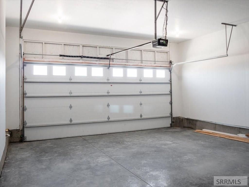 Image 12 of property listing at 318 Lakeview Blvd, American Falls, ID 83211