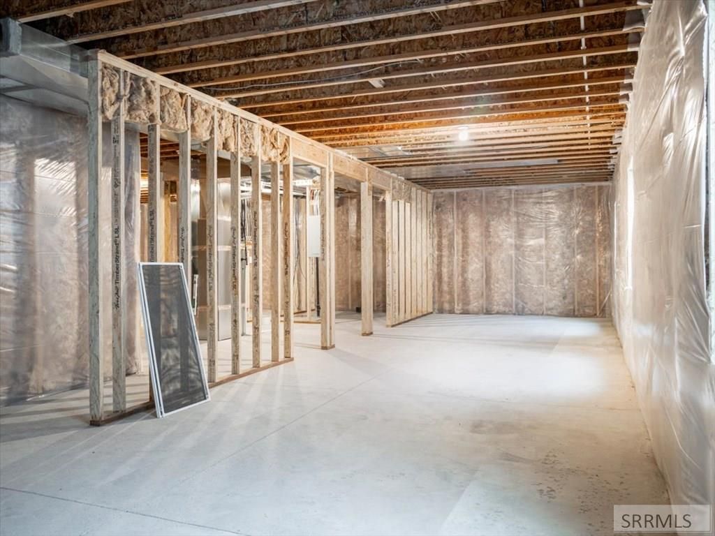 Image 16 of property listing at 318 Lakeview Blvd, American Falls, ID 83211