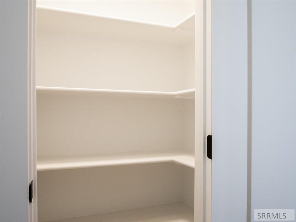 Image 21 of property listing at 318 Lakeview Blvd, American Falls, ID 83211