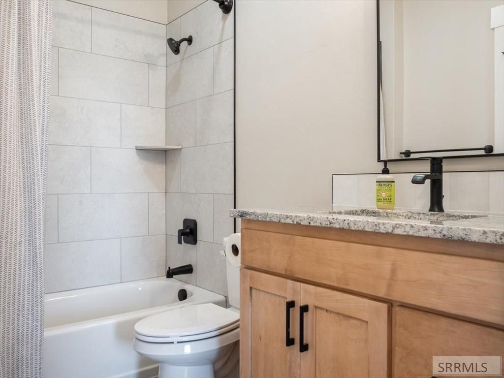 Image 24 of property listing at 318 Lakeview Blvd, American Falls, ID 83211