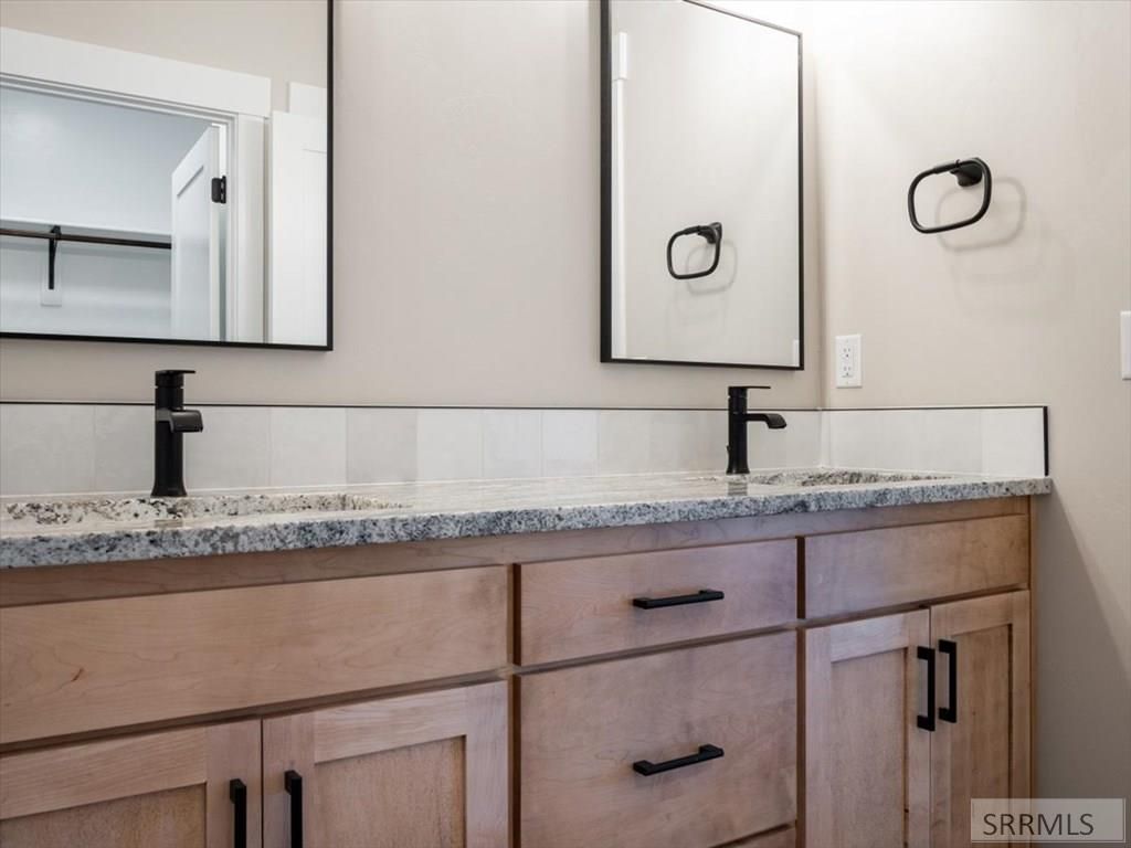 Image 27 of property listing at 318 Lakeview Blvd, American Falls, ID 83211