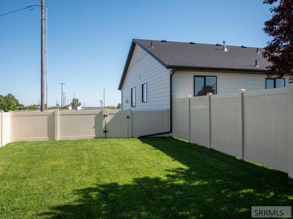 Image 30 of property listing at 318 Lakeview Blvd, American Falls, ID 83211