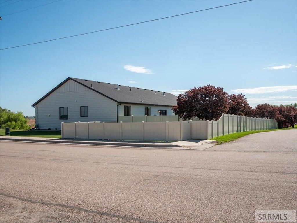 Image 32 of property listing at 318 Lakeview Blvd, American Falls, ID 83211
