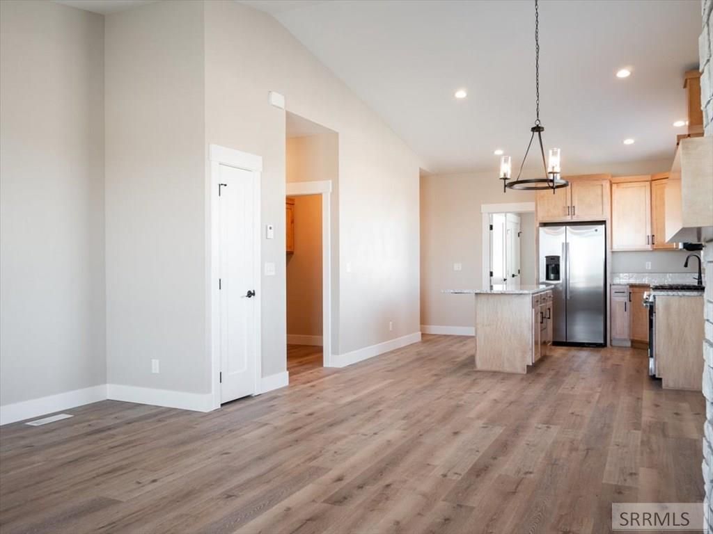 Image 5 of property listing at 318 Lakeview Blvd, American Falls, ID 83211