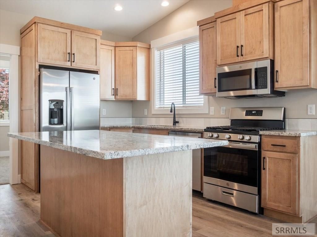 Image 6 of property listing at 318 Lakeview Blvd, American Falls, ID 83211