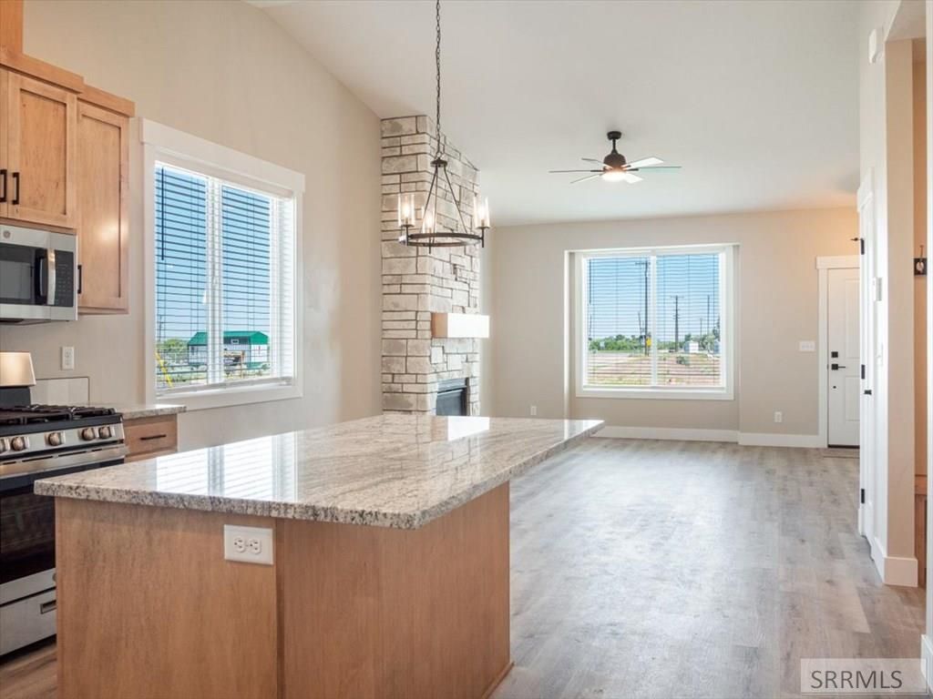 Image 7 of property listing at 318 Lakeview Blvd, American Falls, ID 83211