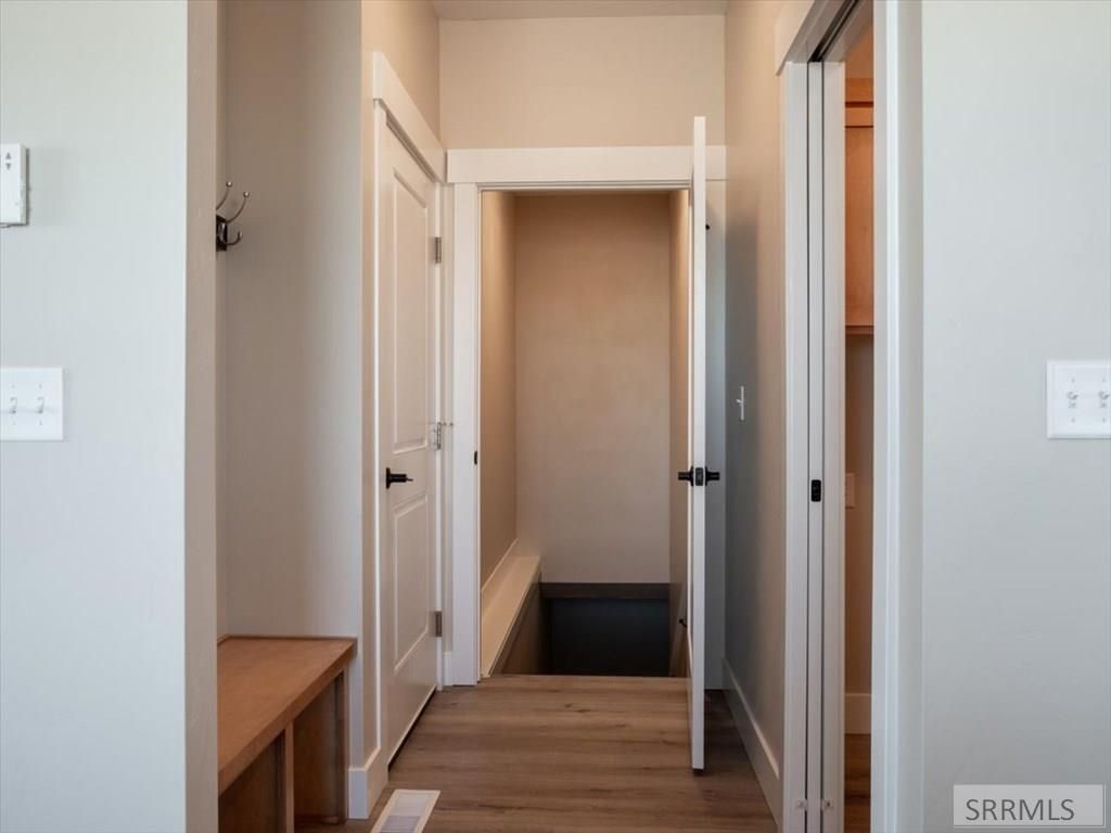 Image 9 of property listing at 318 Lakeview Blvd, American Falls, ID 83211