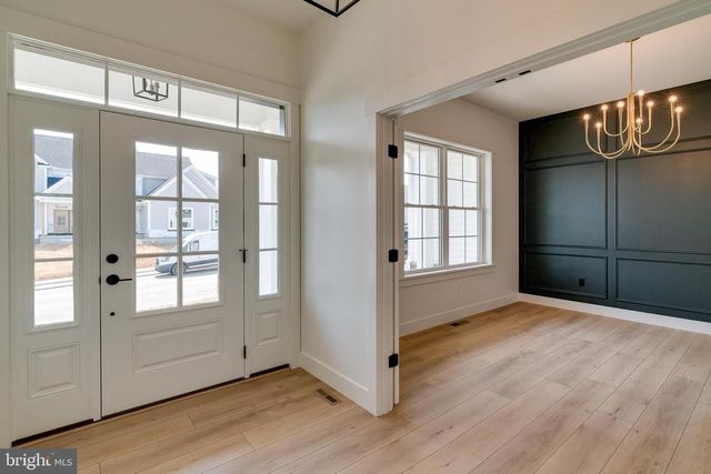 504 CHELTENHAM CT, Lititz, PA 17543