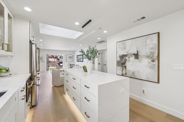 725 Alameda De Las Pulgas, Redwood City, CA 94061