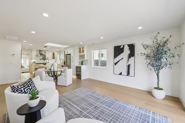 725 Alameda De Las Pulgas, Redwood City, CA 94061