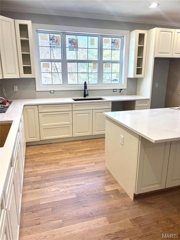 458 Crest Ave., Kirkwood, MO 63122