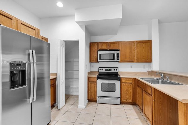 21217 NW 14th Pl 2-22, Miami Gardens, FL 33169