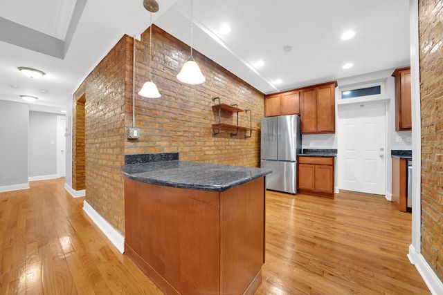 2256 W Arthur Avenue 2, Chicago, IL 60645