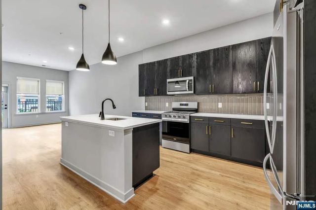 51 Okner Parkway 2076, Livingston, NJ 07039