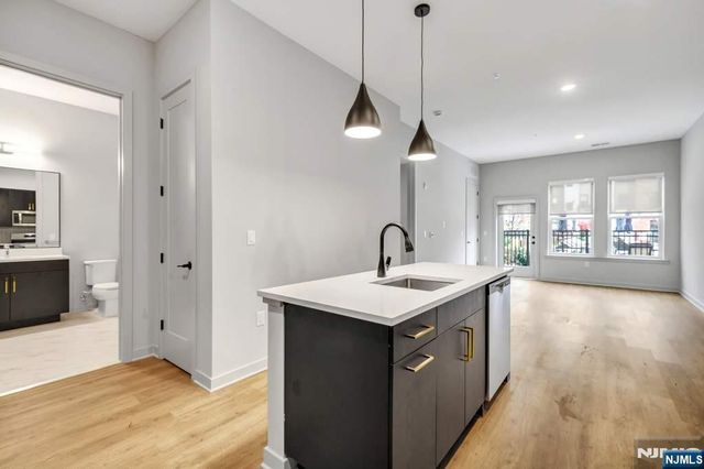 51 Okner Parkway 2076, Livingston, NJ 07039