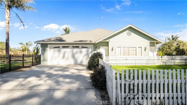 2566 Callender Road, Arroyo Grande, CA 93420