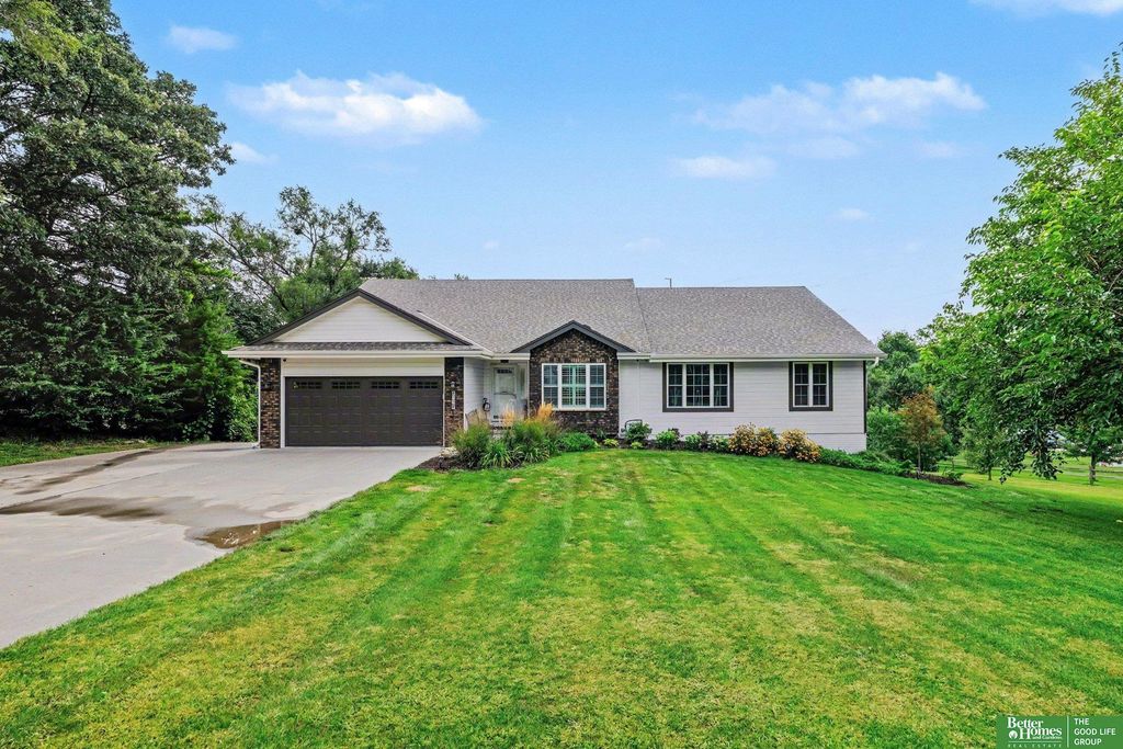 8529 S 25th Street, Bellevue, NE 68147