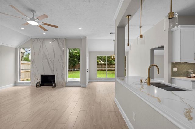13810 Aspen Knoll Court, Houston, TX 77059